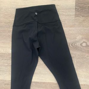 Lululemon Size 6 Wunder Under Crop Pant